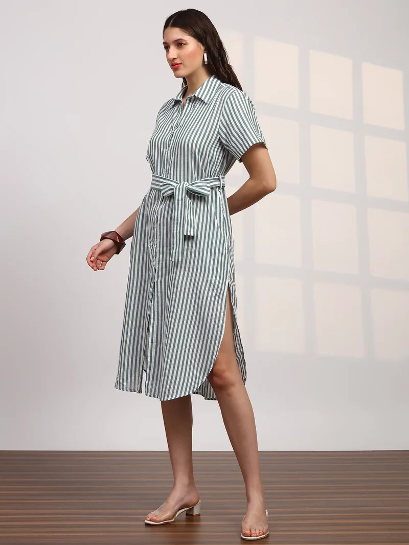 جلو باص فستان قميص نسائي مخطط باللون الأخضر بياقة قميص وحزام وحافة منحنية