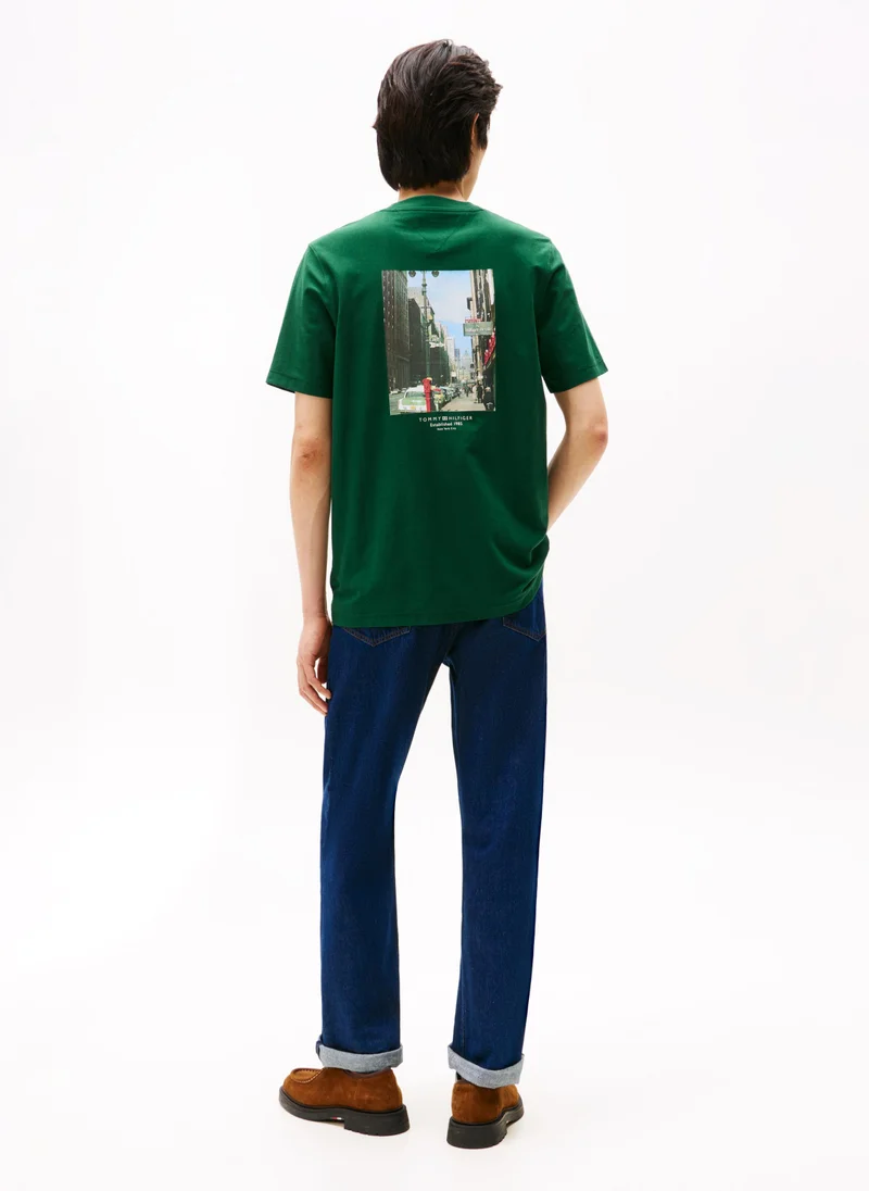 تومي هيلفيغر تيشيرت بطبعة صورة جرافيك بقصّة عادية