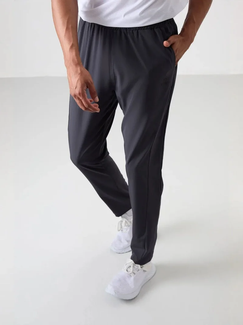تومي لايف TOMMY Men's Straight-leg Seamless Sweatpants