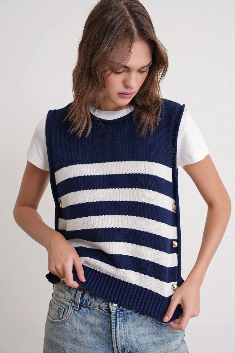 MIXRAY Striped Knit Top with Button Detail - Image 3