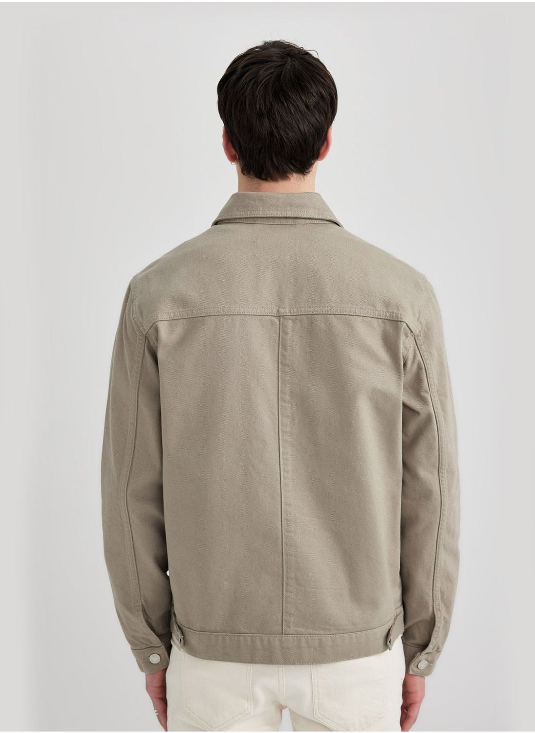 Slim Fit Jean Jacket - https://f.nooncdn.com/p/pzsku/Z2D5B127F5DA025AC9324Z/45/_/1713443017/6b387f5f-45cc-4606-9e1f-9881689e6ca4.jpg?format=jpg&width=original