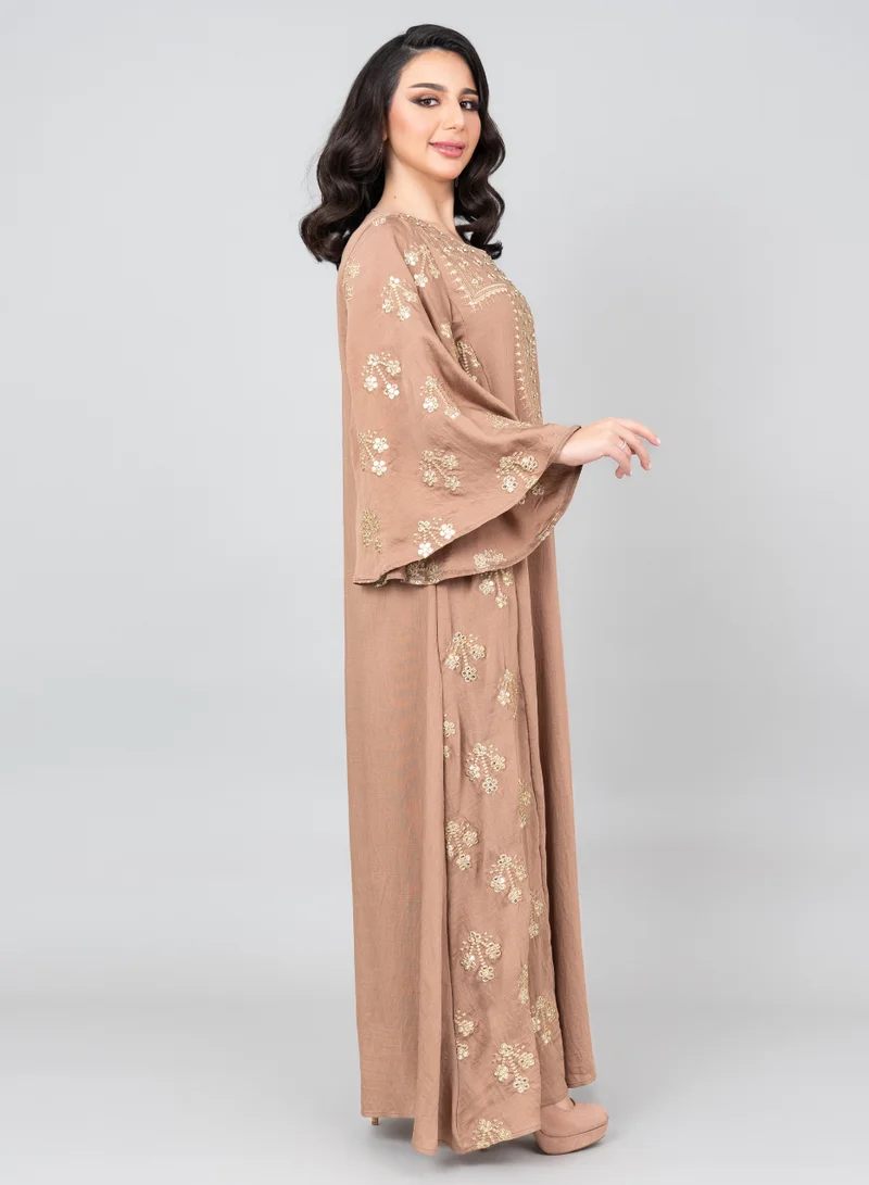 اكسا جلابية مطرزة مشعة لون بني