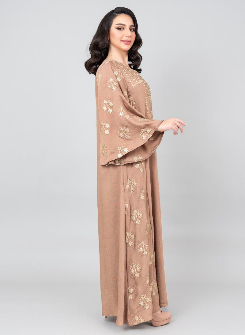 اكسا جلابية مطرزة مشعة لون بني - Image 3