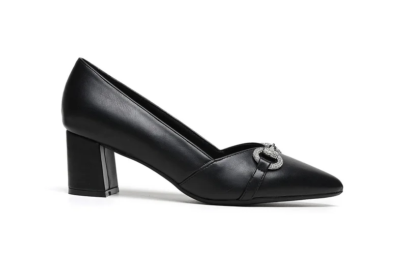 Elegant high-heeled pumps with buckle