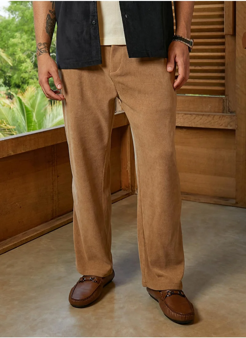 Campus Sutra Campus Sutra Men's Wood Brown Ribbed Straight-Fit Pleated Trousers For Casual Wear | Mid-Rise | Straight Fit | Button Closure | Trousers Crafted With Comfort Fit For Everyday Wear