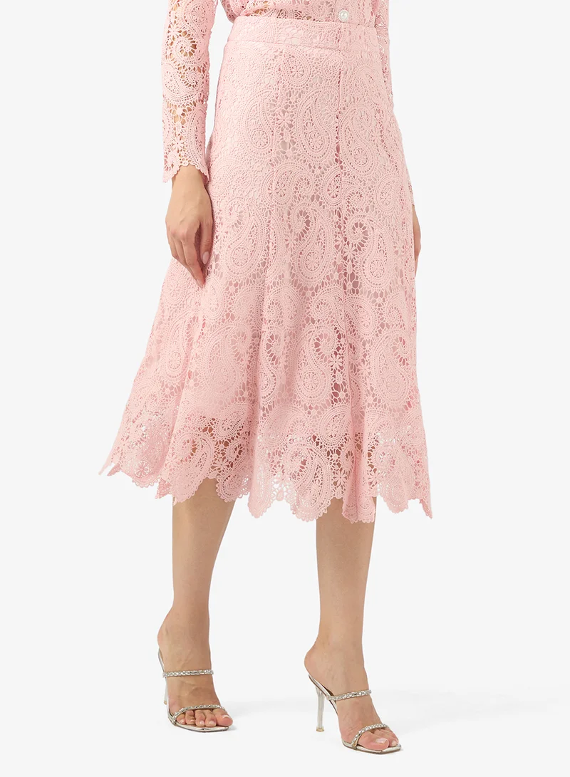 خزانة طقم بلوزة وتنورة دانتيل