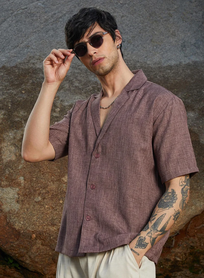 كامبوس سوترا قميص رجالي كوري واسع بياقة قميص وأكمام قصيرة بلون بني مرقط للملابس الكاجوال