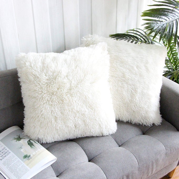 2 Packs Fluffy Accent Pillows Cover 18x18 Soft White Faux Fur Throw Pillow Case Modern Luxury Decorative Square Cushion Cover for Farmhouse Home Decor for SofaBedChair 45x45cm