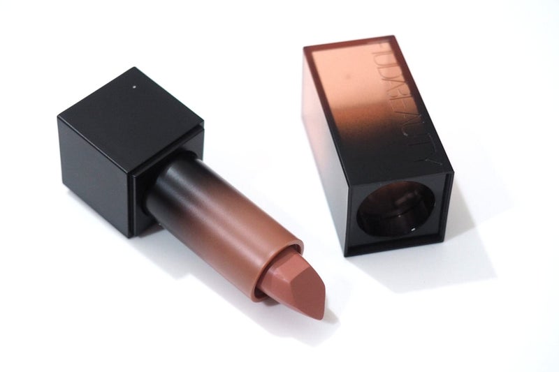 Huda HUDA BEAUTY Power Bullet Cream Glow Hydrating Lipstick Amore