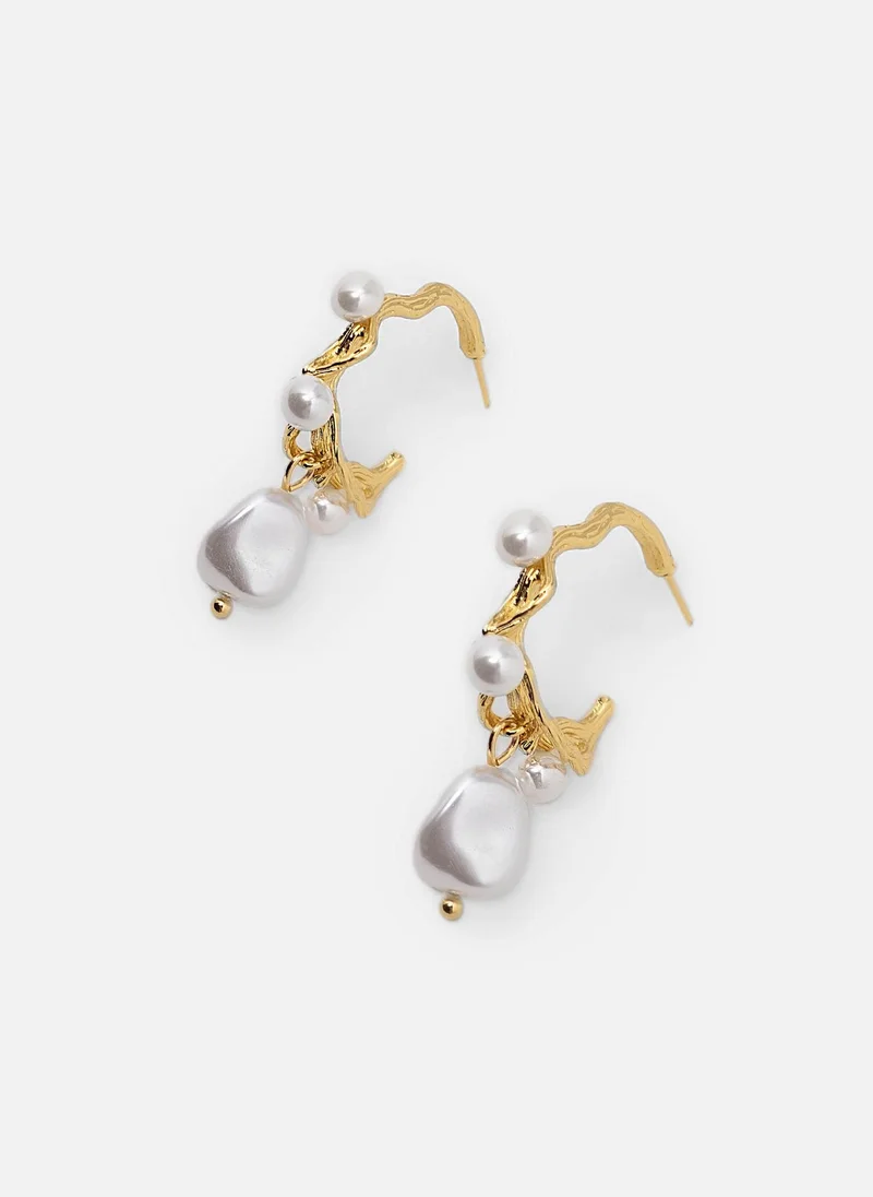 Lichi Abstract earrings with pearl decoration