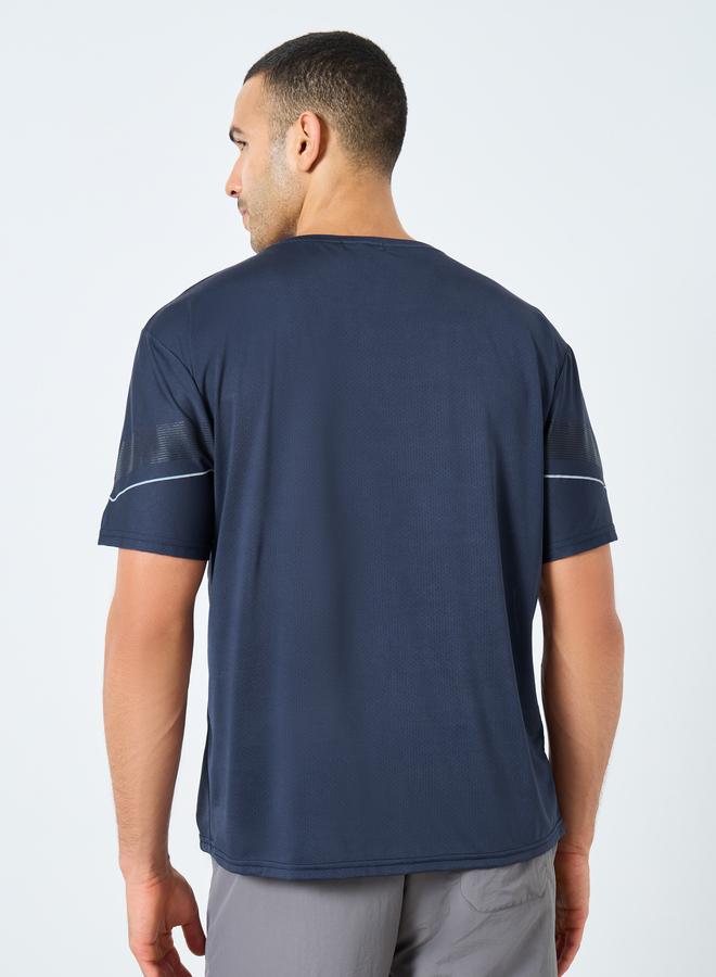 ستايلي اكتيف تيشيرت بقصة عادية وياقة دائرية - Image 4