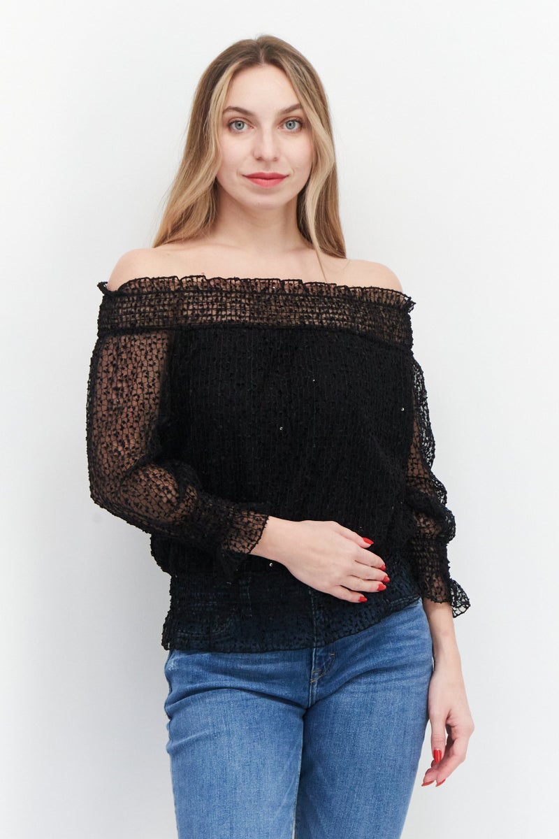 VERO MODA بلوزة نسائية بأكتاف مكشوفة وأكمام طويلة بتصميم منقوش، سوداء - Image 1