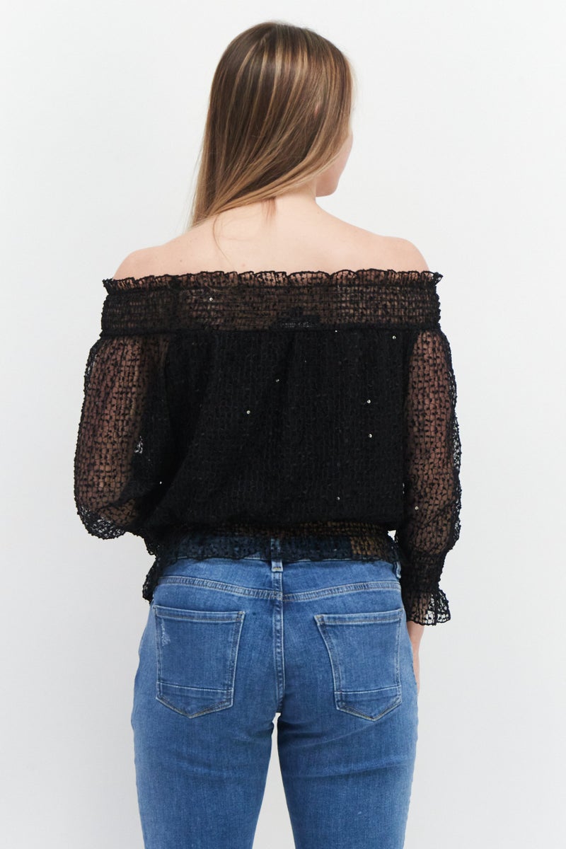 VERO MODA بلوزة نسائية بأكتاف مكشوفة وأكمام طويلة بتصميم منقوش، سوداء - Image 2