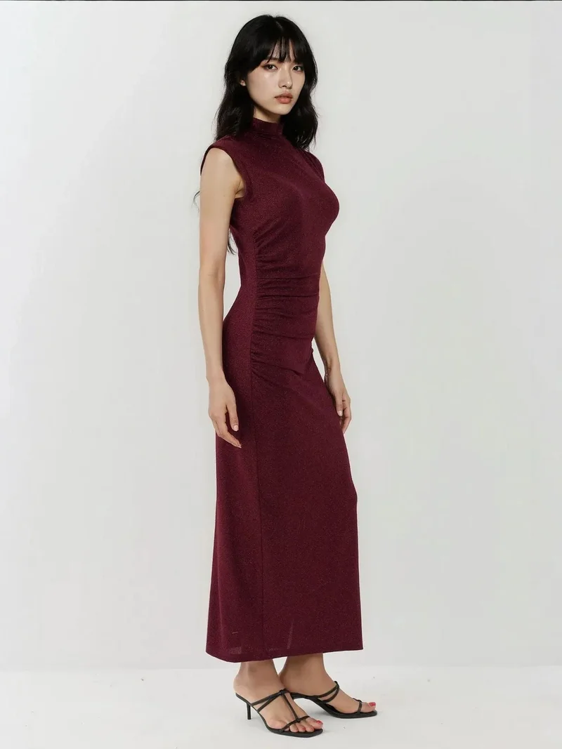 زوبعة فستان ميدي ضيق بدون أكمام مرصع بالترتر