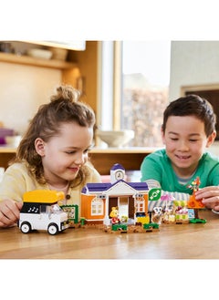 LEGO لعبة حفل ك.ك. في مبنى الساحة من أنيمال كروسنج للأطفال من 7 سنوات فما فوق، مع مجموعة مقهى، شخصيات ومركبة من ألعاب الفيديو، هدية للعب التخيلي للأطفال 77052 (550 قطعة)  - Image 5