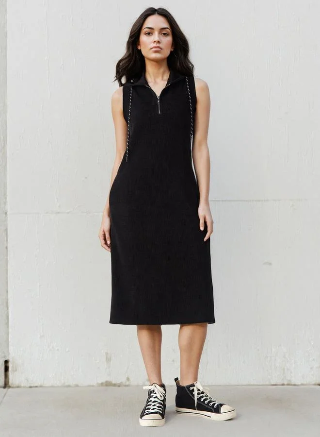 لي كوبر فستان لي كوبر بدون أكمام بقلنسوة ومضلع