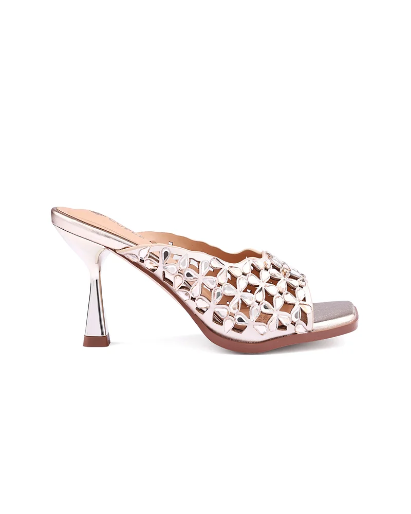 كابلي صنادل نسائية بكعب مزينة بالزهور وفتحات