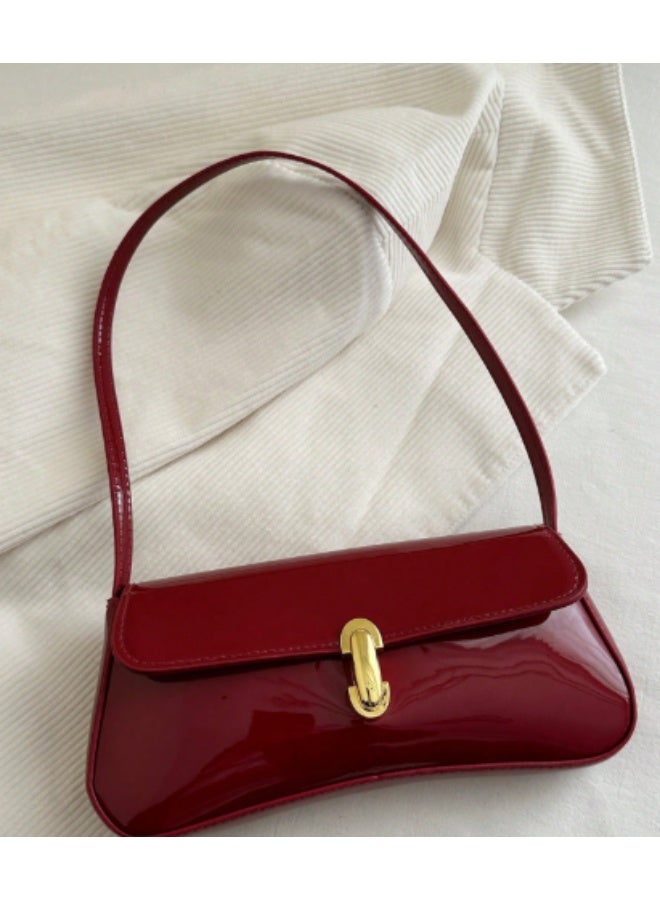 عرب شنطة كتف نسائية بنمط فينتاج، جلد صناعي لامع، تصميم فلاپ، عملية تحت الإبط، مثالية للمواعدة والسهرات والخروجات - Image 1