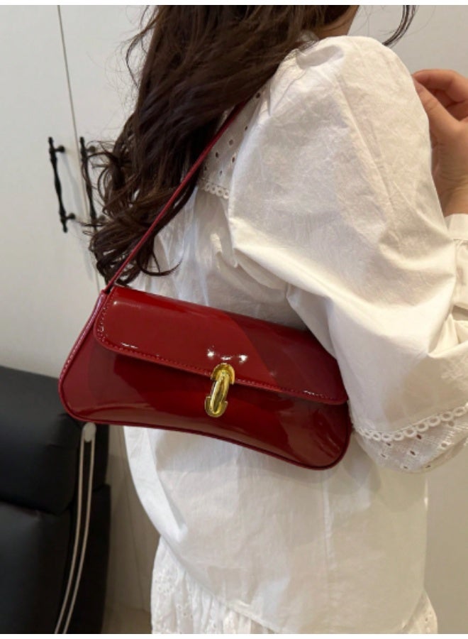 عرب شنطة كتف نسائية بنمط فينتاج، جلد صناعي لامع، تصميم فلاپ، عملية تحت الإبط، مثالية للمواعدة والسهرات والخروجات - Image 2