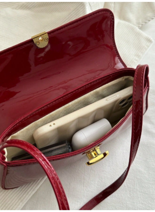 عرب شنطة كتف نسائية بنمط فينتاج، جلد صناعي لامع، تصميم فلاپ، عملية تحت الإبط، مثالية للمواعدة والسهرات والخروجات - Image 5