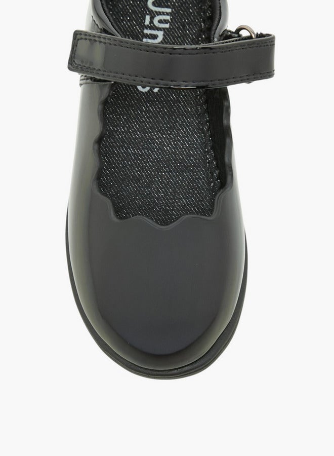 جونيورز حذاء مدرسي بناتي بتفاصيل مقوسة وإغلاق بشريط لاصق - Image 4