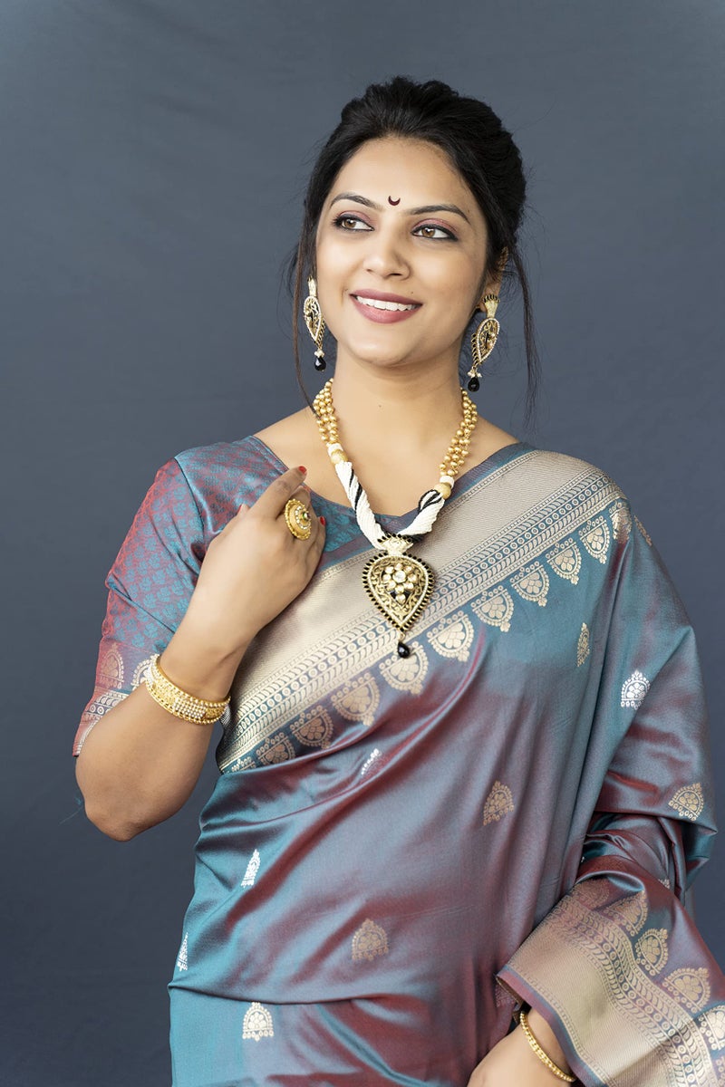 AMIRAT Women's Banarasi Silk Saree With Golden Zari Woven With Blouse Piece (Teal) - Image 3