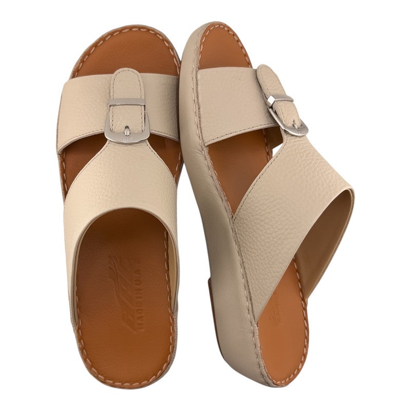 إيت صندل عربي يدوي الصنع للرجال من AET | شبشب رجالي خارجي | شبشب مفتوح من الأمام للاستخدام اليومي | جلد مطحون عربي أصلي مع ابزيم| تصميم عربي جديد| نعل داخلي بني| مريح وخفيف الوزن - Image 2