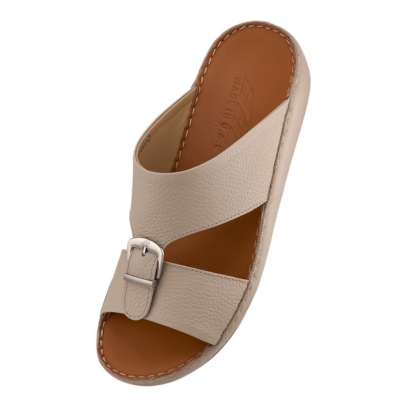 إيت صندل عربي يدوي الصنع للرجال من AET | شبشب رجالي خارجي | شبشب مفتوح من الأمام للاستخدام اليومي | جلد مطحون عربي أصلي مع ابزيم| تصميم عربي جديد| نعل داخلي بني| مريح وخفيف الوزن - Image 3