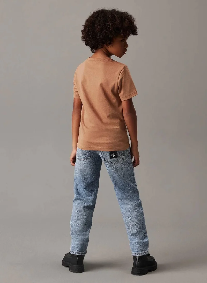 كالفن كلاين جينز تيشرت مزين بشعار كلفن كلاين