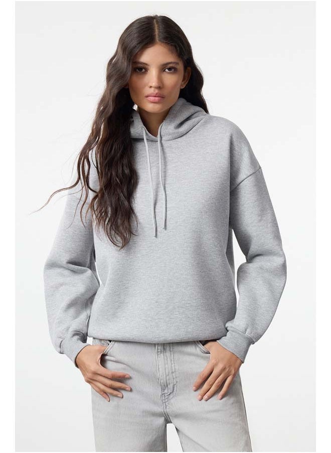 trendyol Gray Melange Thick Inside Fleece Back Printed Oversize/Wide Fit Knitted Sweatshirt TWOAW23SW00904  - Image 3