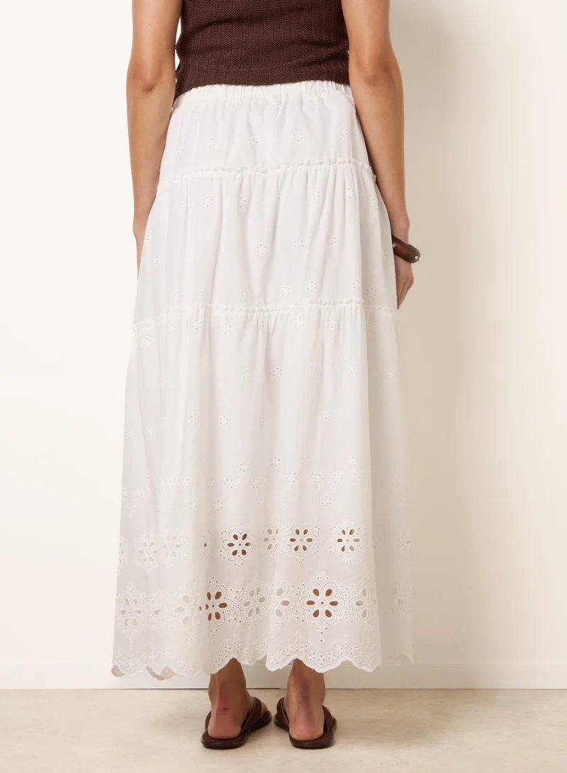 بلو فانيلا Crochet Detailed Maxi Skirt