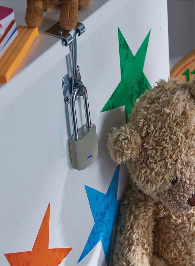 ييل قفل ييل من الألومنيوم المغطى بسلسلة بطول 2.2 بوصة مع 3 مفاتيح متشابهة لخزانة صالة الألعاب الرياضية المدرسية، والسياج، والبوابة، وصندوق الأدوات، والحافظة، وتخزين المشبك (رمادي) - Image 3