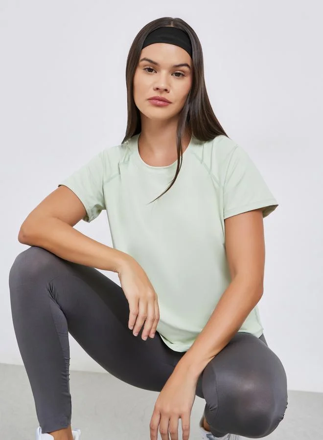 ستايلي اكتيف بلوزة بقصة بوكسي وتداخلات شبكية