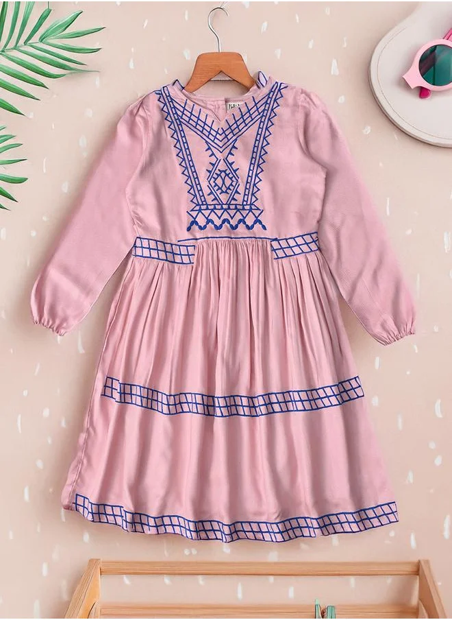 بيلا مودا Bella Moda Embroidered Notch Neck Knee-Length Dress