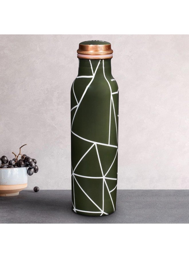 Allo زجاجة ماء نحاسية نقية 1 لتر | زجاجة نحاسية | قلوية ومضادة للأكسدة | 100% مانعة للتسرب، زجاجة مكتب، زجاجة صالة رياضية، زجاجة تامبا عصرية للبالغين، أفضل هدية لعيد ديwali (أخضر زيتوني مع خطوط تجريدية) - Image 1