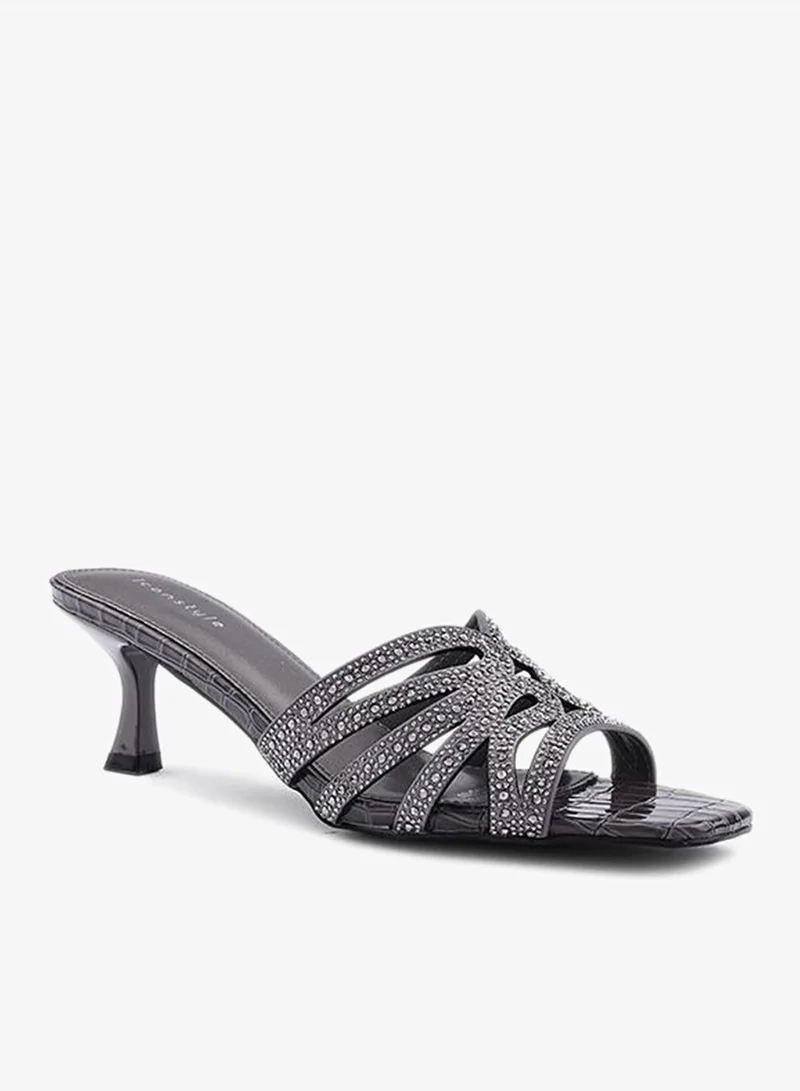 أيقون صنادل بكعب مزينة بأشرطة