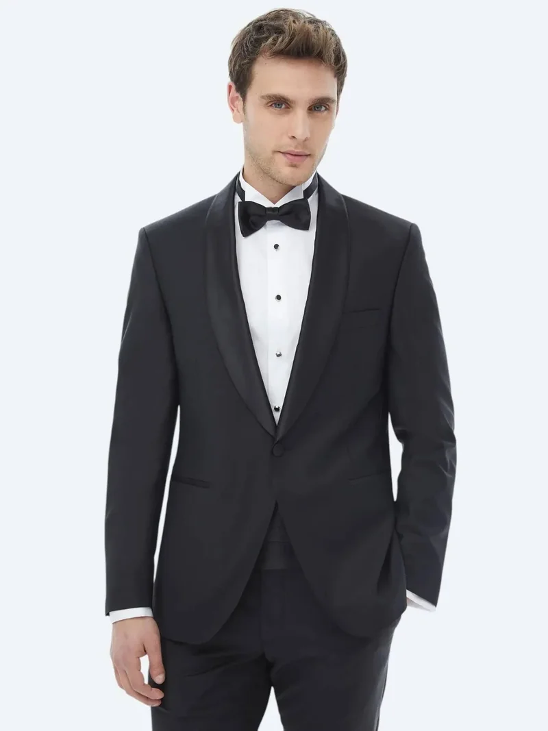 كيب بدلة توكسيدو سوداء سادة بقصة ضيقة وياقة شال منسوجة