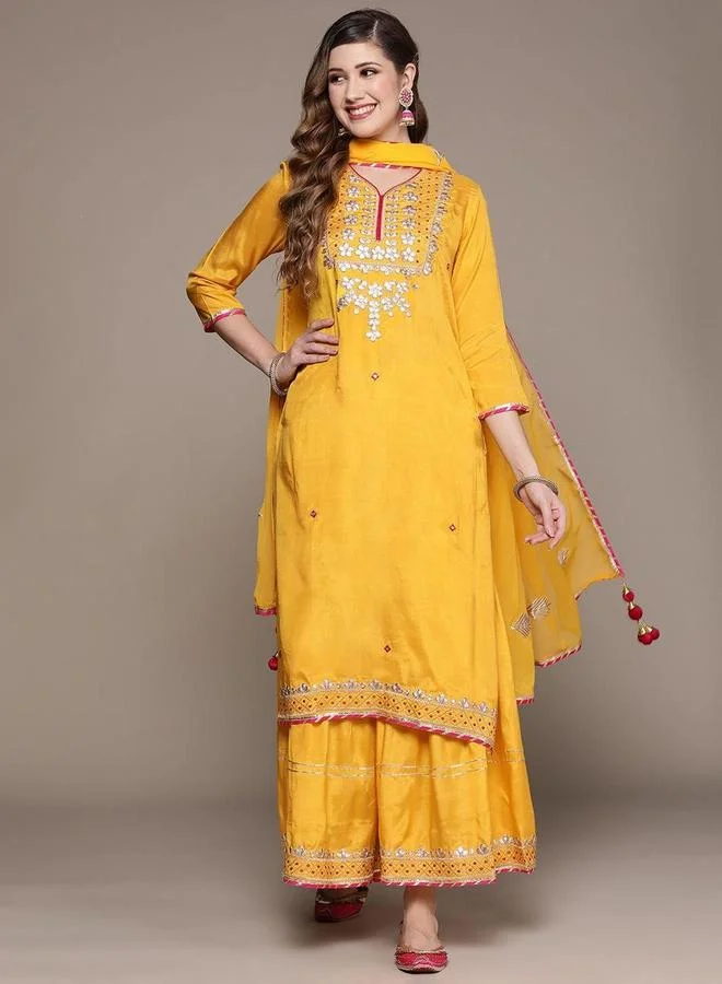 آي شين طقم كورتا مطرز من إيشين مع شالوار ودوباتا