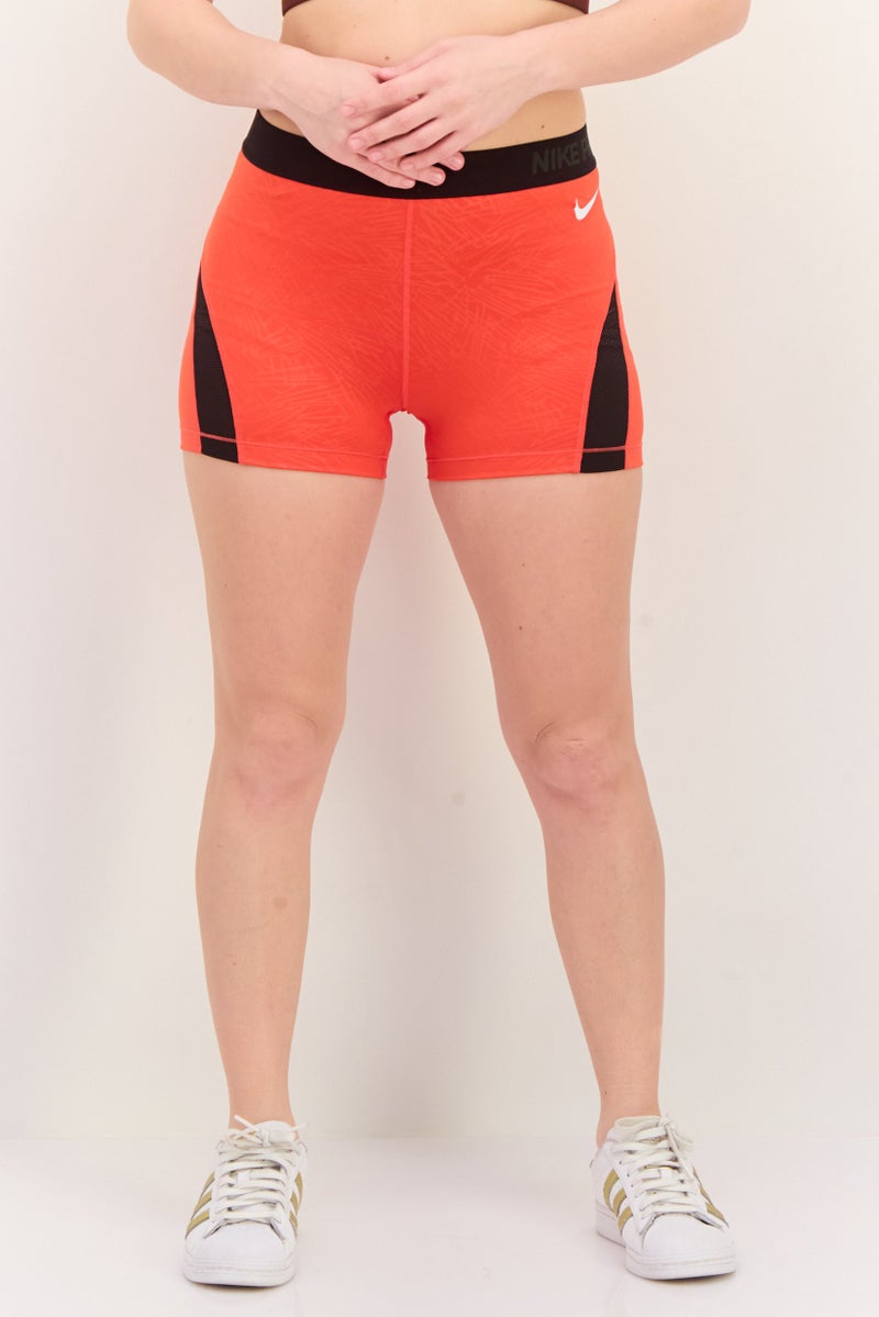 Nike شورتات تدريب رياضية للنساء، حمراء - Image 1