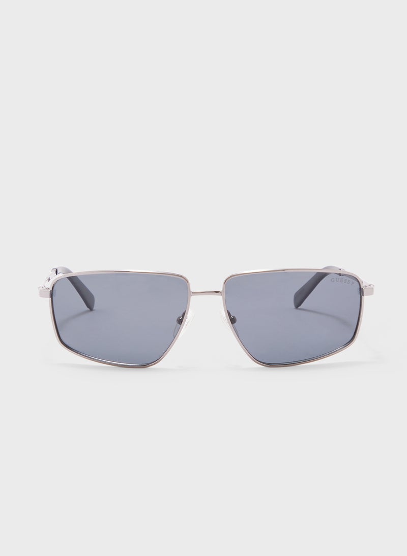 GUESS Uv Protected Shaped  Sunglasses - Image 2