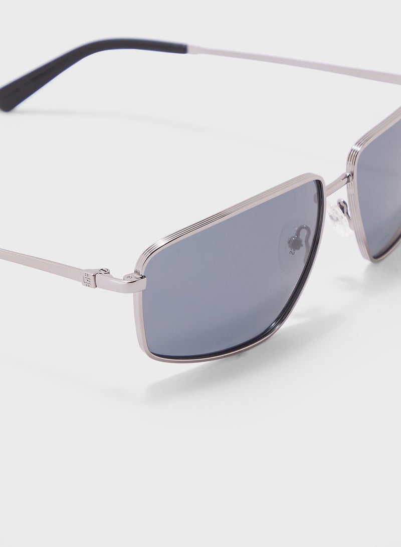 GUESS Uv Protected Shaped  Sunglasses - Image 4