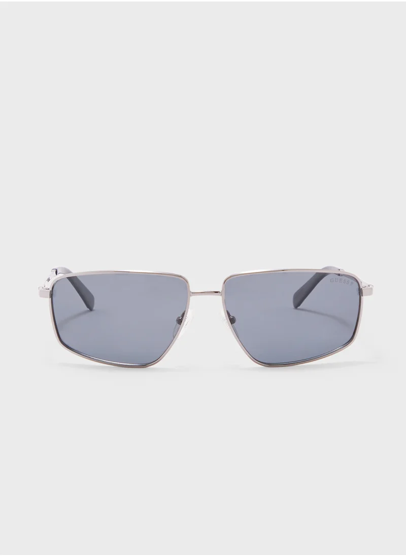 GUESS Uv Protected Shaped  Sunglasses