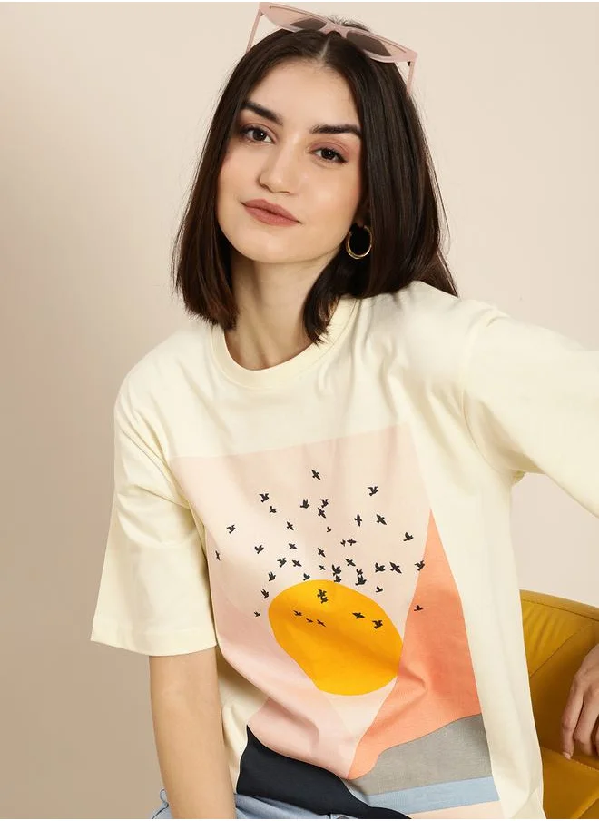 ديلينجر Oversized Graphic Print T-Shirt with Short Sleeves