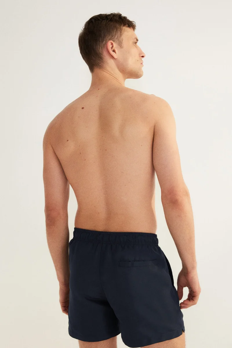 اتش اند ام شورت سباحة