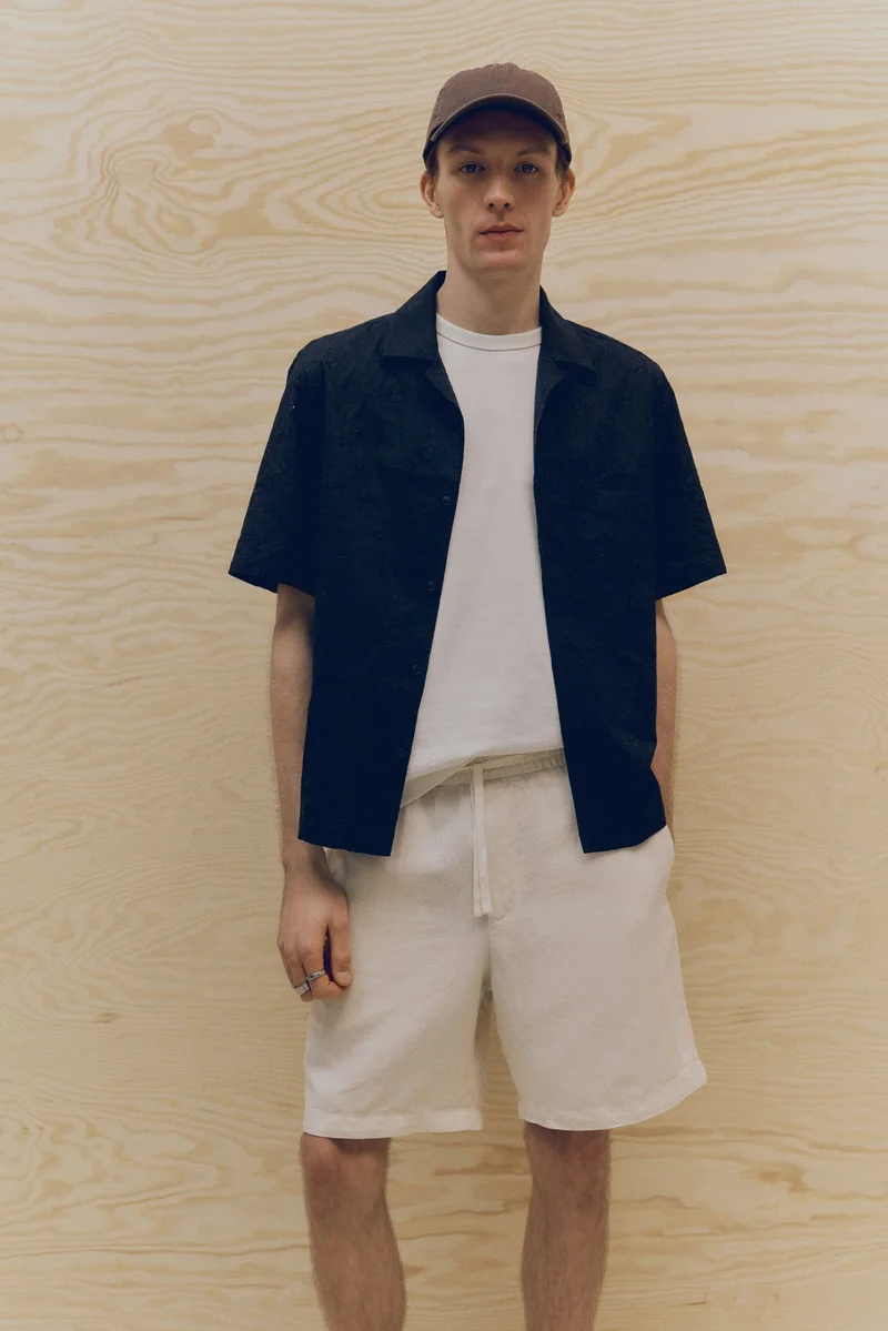 اتش اند ام شورت بقصّة مريحة من مزيج الكتان