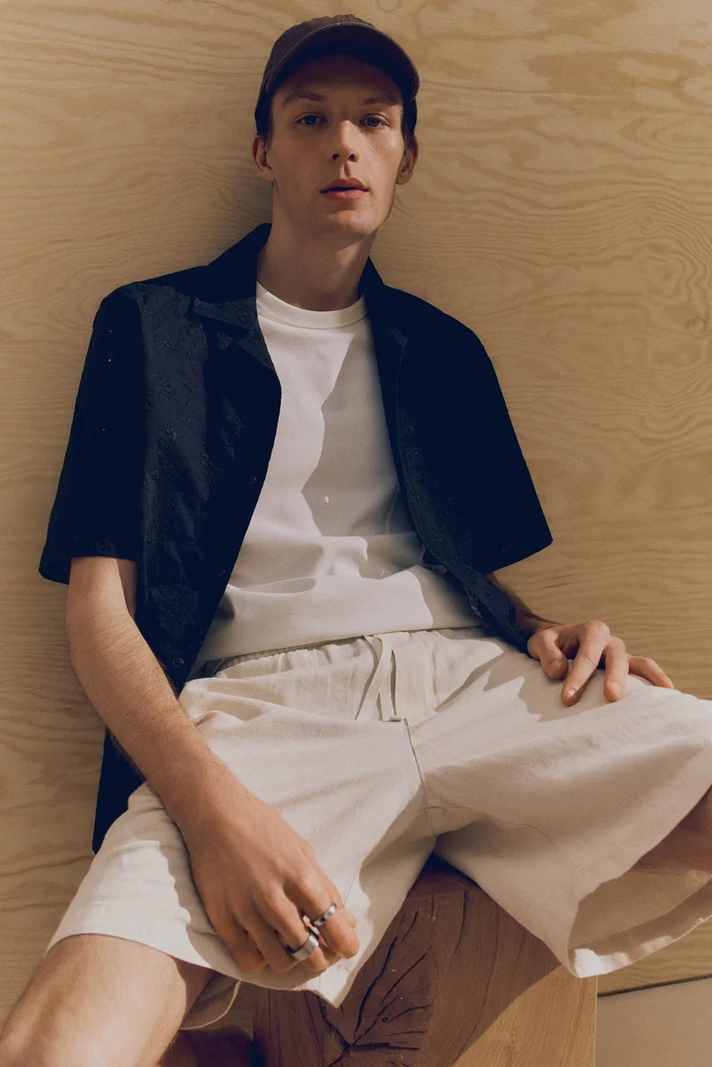 اتش اند ام شورت بقصّة مريحة من مزيج الكتان