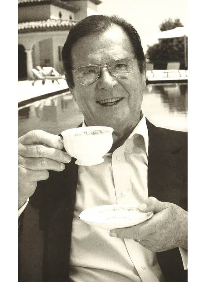 آخر رجل واقف (روجر مور) - Image 4