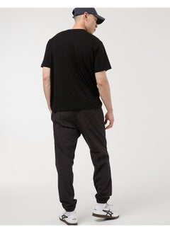 AE 24/7 Tech Jogger - pzsku/Z2DB76D03338C3EF5A168Z/45/_/1739947929/a621a87d-a10e-4dad-ba98-9f8a32152de8