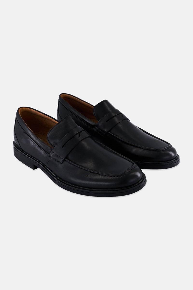 clarks Men Standard Un Aldric Step Slip On Casual Shoes, Black - Image 1