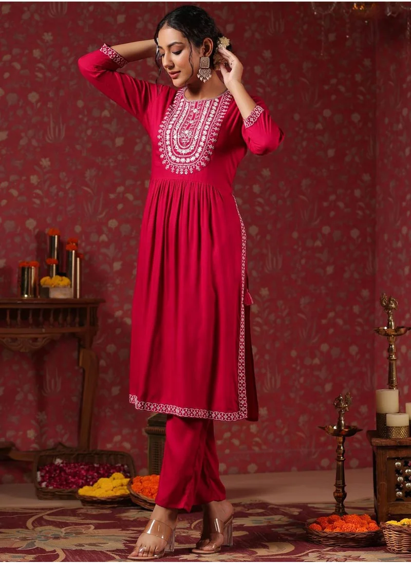 آي شين Regular Fit Embellished Pattern Round Neck Neck Three-Quarter Sleeve Magenta Colour Knitted Rayon Kurta Set for Women with Mid-Rise Closure - Crafted for Elegance and Ease